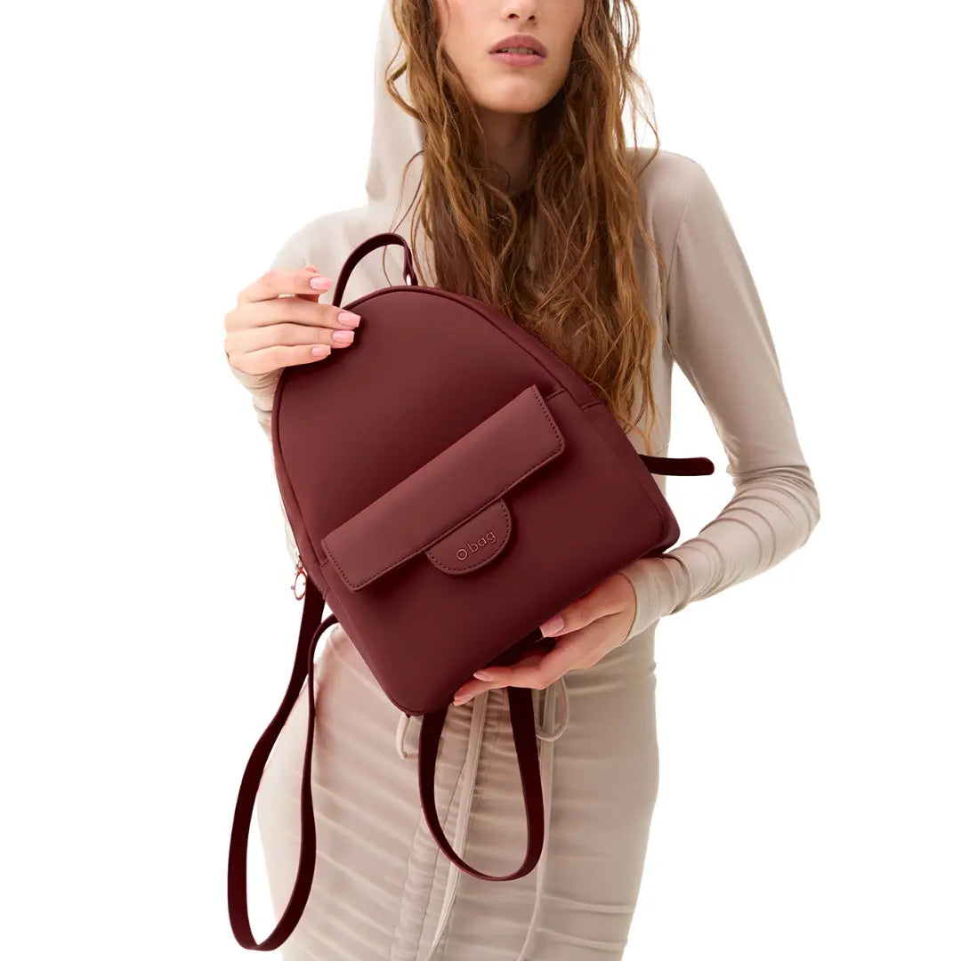 O bag Sofia Burgundy on woman model