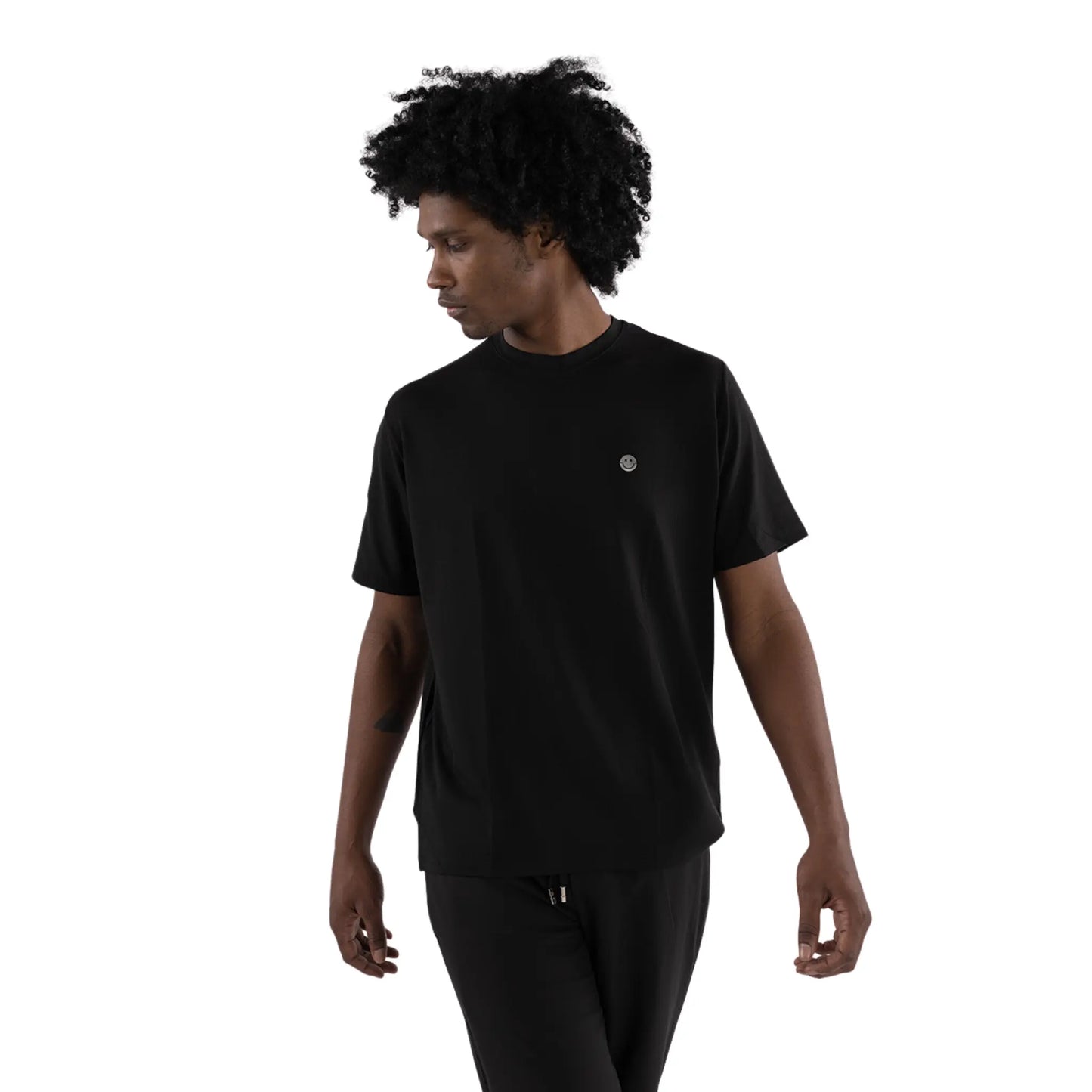 L’Homme Moderne Smiley Regular Fit T-shirt worn by black man front view close up