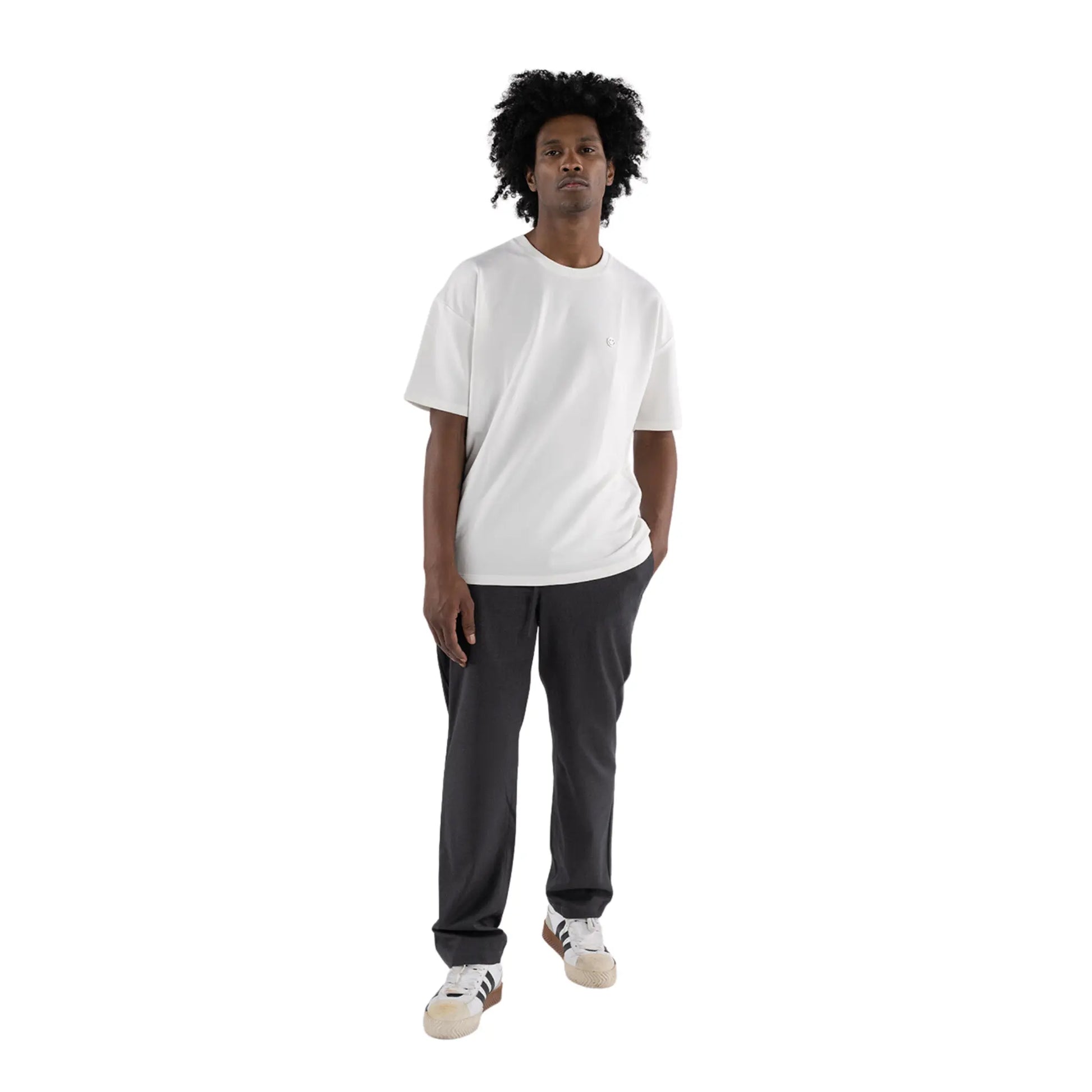 Oversized T-shirt White worn by black man front view