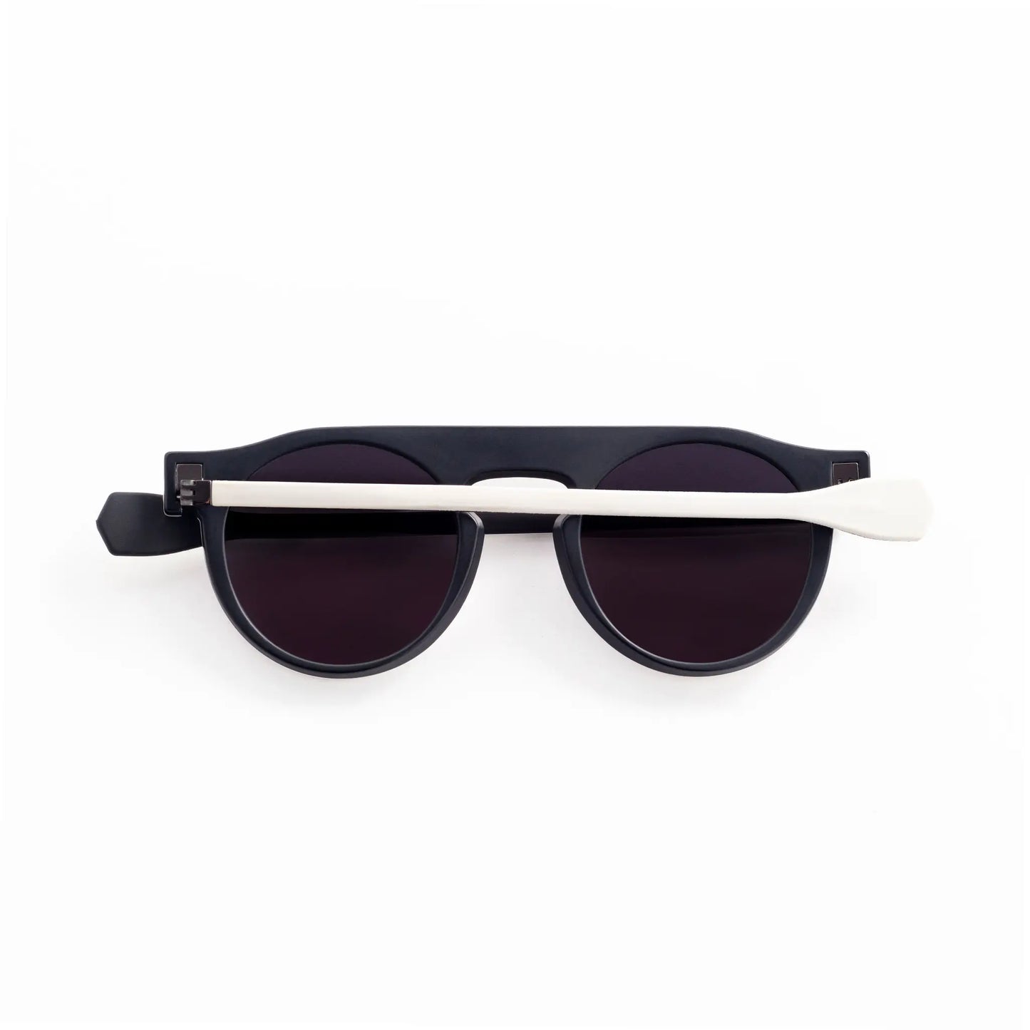 Reverso sunglasses black & white reversible & ultra light back view